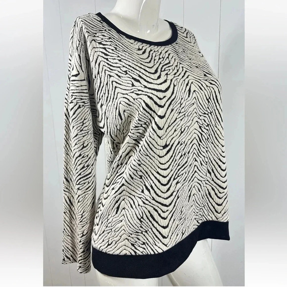 NWT Liz Claiborne M Black White Boat Neck Back Zip Zebra Print Pullover Sweater - Picture 2 of 6